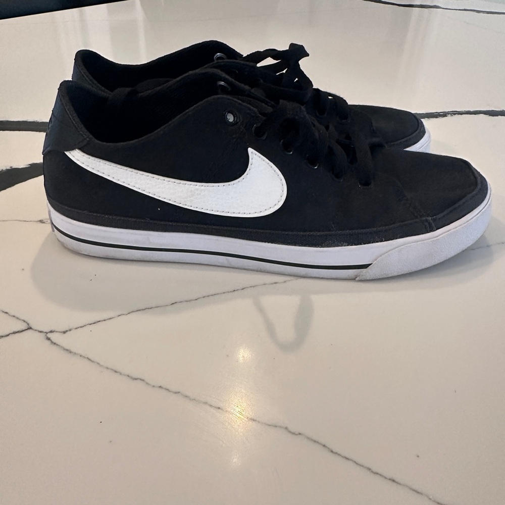 Nike Women’s Court Legacy Canvas